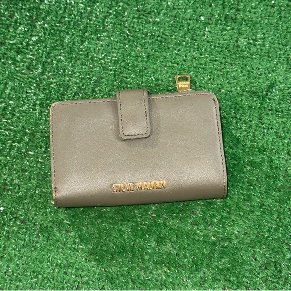 Steve Madden Olive Green Gold Wallet Women’s - Picture 1 of 6